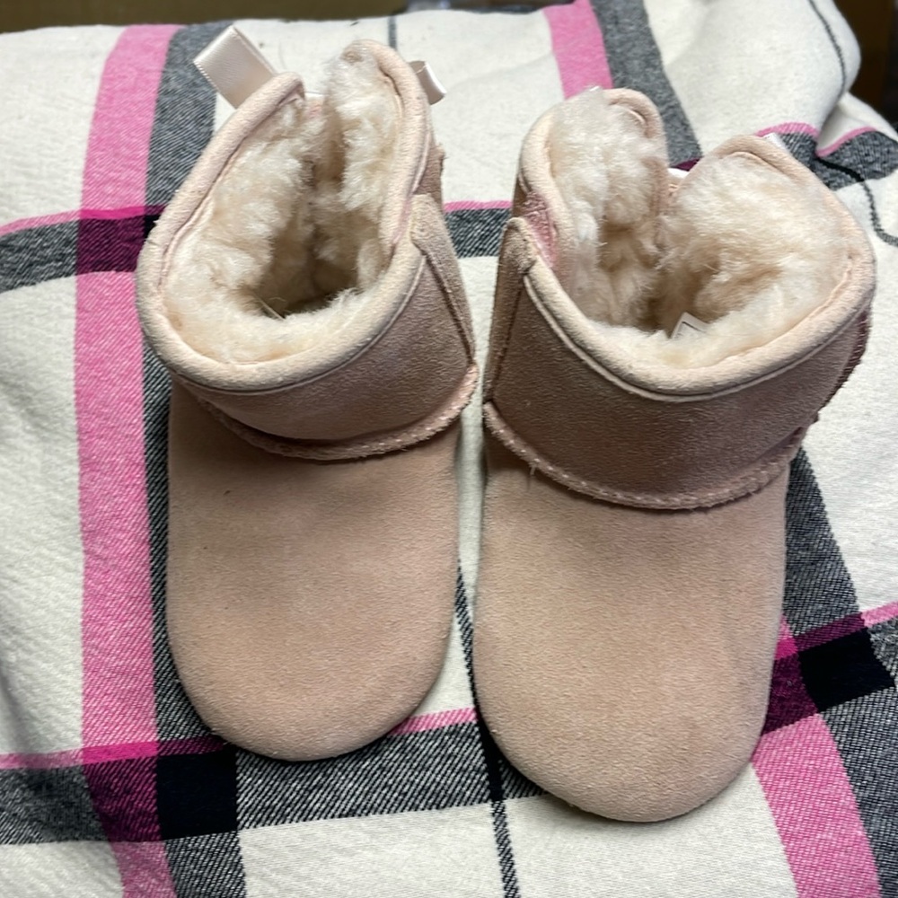 Uggs pink with bow size 4/5